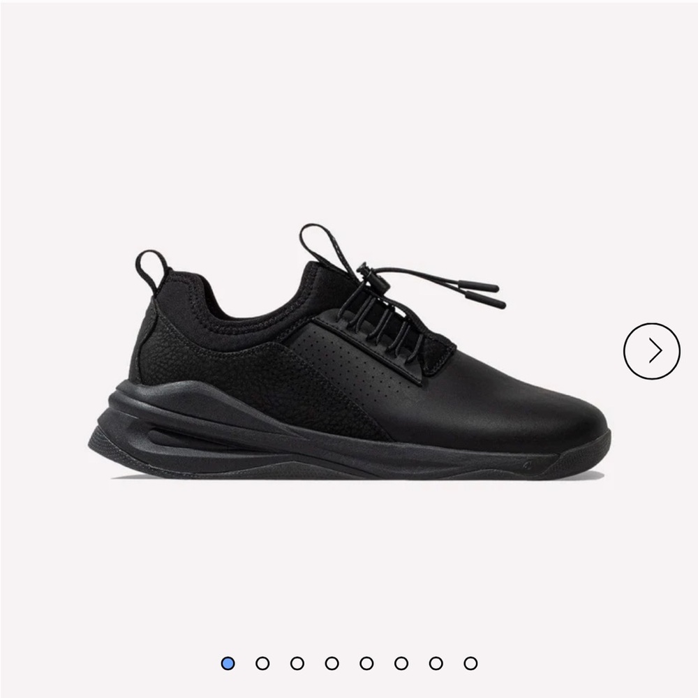 Cloves nursing shoes